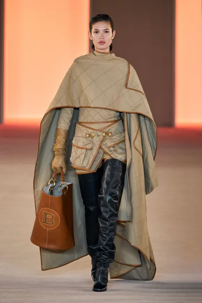 Look 12
